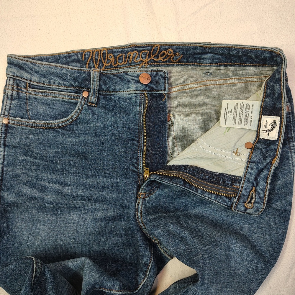 Wrangler High Rise Flare Jeans Womens 30x32 Blue 75th Anniversary Hemp Blend - Picture 12 of 15